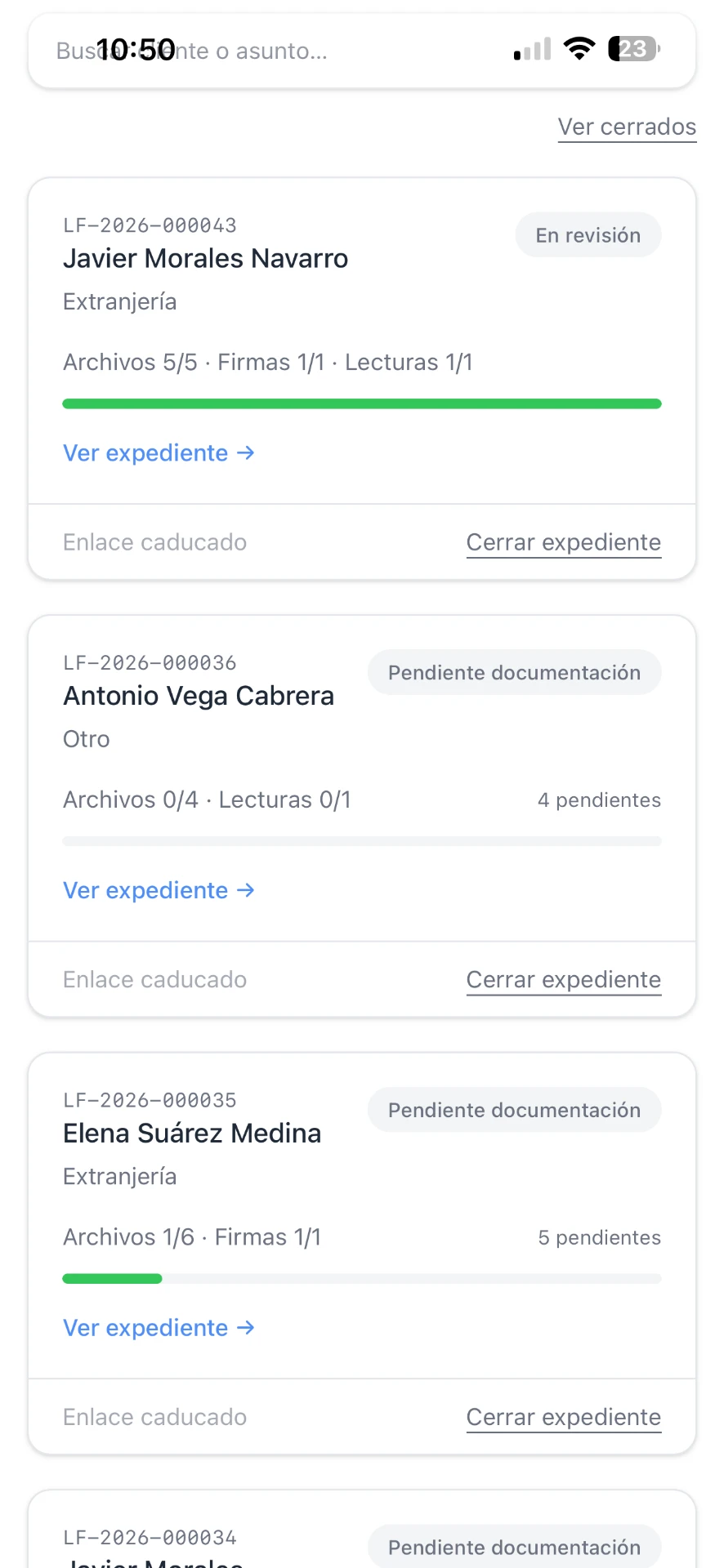 Panel de Legal Flow mostrando asuntos completos y asuntos con elementos todavía pendientes.